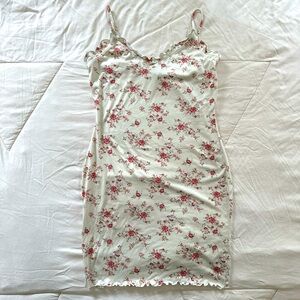 Vintage dainty floral print stretch mini dress 🌸